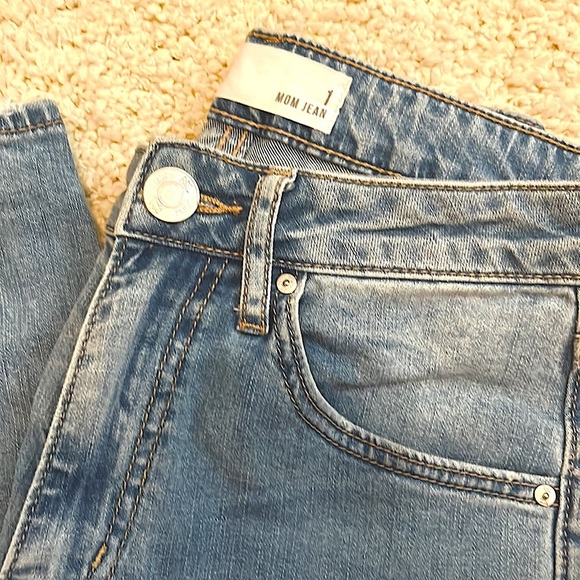 RSQ Distressed High waisted Mom Jeans size 25/1 - Picture 3 of 9